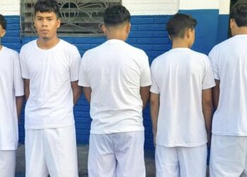 Menores de edad y jóvenes le propinaron una paliza a un hombre en Soyapango
