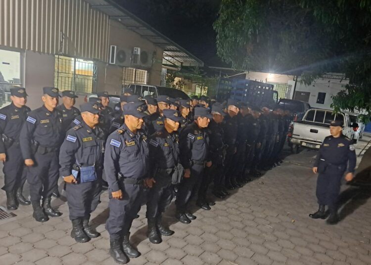 Despliegan agentes policiales en los 1,595 centros de votación del país