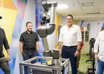 Funcionario de Ecuador recorre las instalaciones y el trabajo del CUBO en Panchimalco