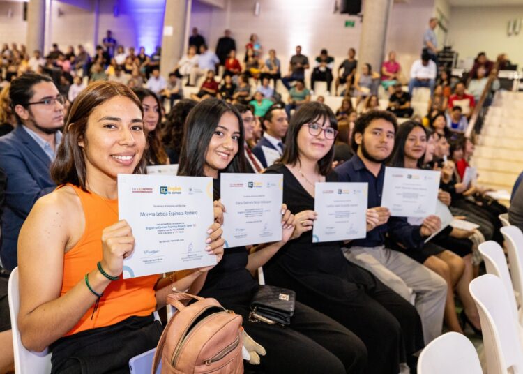 Ministerio de Economía beneficia a más de 1,000 personas con programa English To Connect