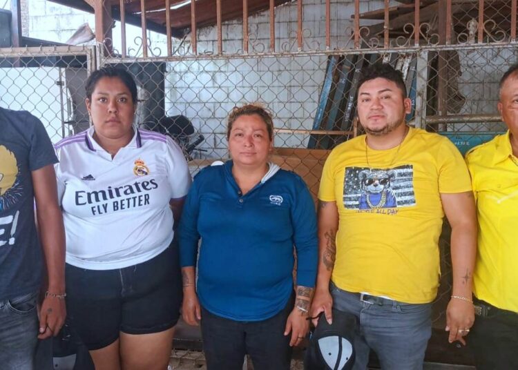 Capturan a sujetos que estafaban con billetes de lotería en Santa Ana