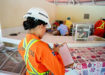 Bomberos y Protección Civil verifican establecimientos para evitar emergencias en Costa del Sol