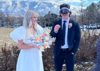 Se casan usando las gafas Apple Vision Pro y esta fue la memorable reacción de la novia