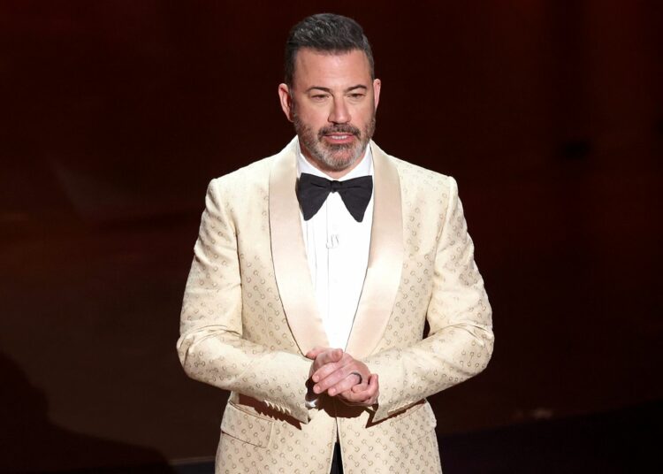 Jimmy Kimmel confesó que le pidieron que no leyera los comentarios negativos de Donald Trump hacia los Oscar 2024