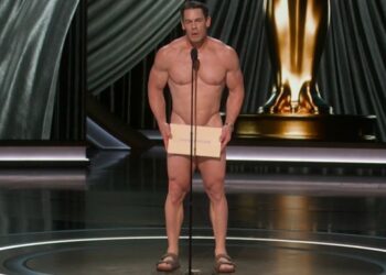John Cena presentó desnudo el premio a mejor vestuario de los Oscar 2024