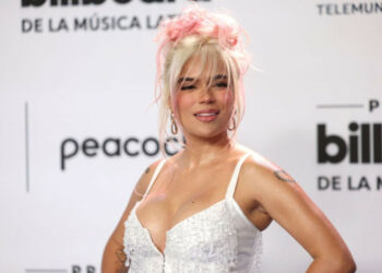 Karol G responde y agradece a sus fans por sus mensajes, luego de su accidente en avión