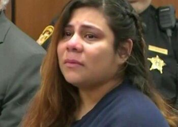 Condenan a cadena perpetua en EEUU a madre que dejó sola a su bebé para irse de vacaciones
