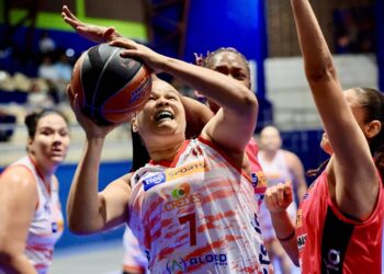 Salvadoreñas triunfó de visita