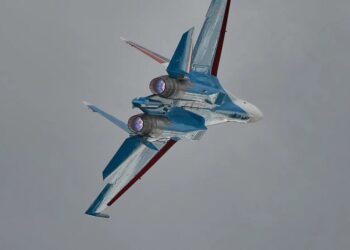 MiG-31 ahuyenta a dos bombarderos estadounidenses que se acercaban a su espacio aéreo