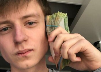 ¿Por qué un ‘streamer’ le debe 2 millones de dólares a un niño luego de que el presidente lituano lo saludara?