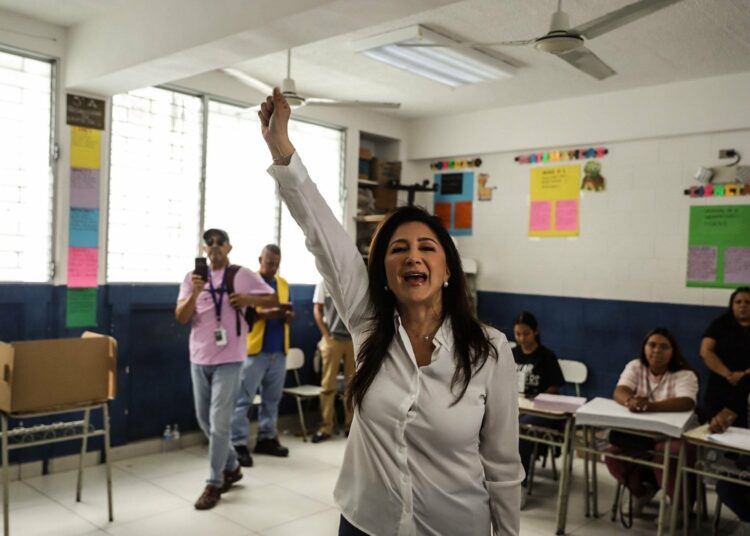 Michelle Sol felicita a Milagro Navas por ganar elecciones de La Libertad Este