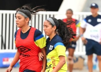Nahomy Galán y Katherine Turcios jugarán su primer El Salvador Beach Soccer Cup