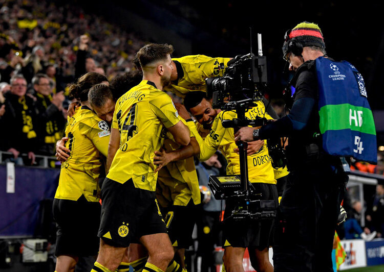 Borussia Dortmund elimina al PSV del «Chucky» Lozano