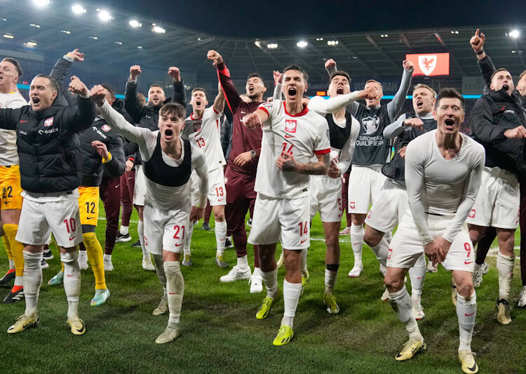 Polonia Y Lewandowski se clasifican a la Eurocopa por penales en Gales