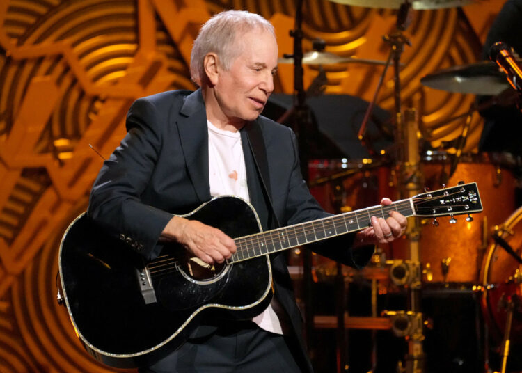 Paul Simon ha recuperado en parte la audición perdida en su oído izquierdo