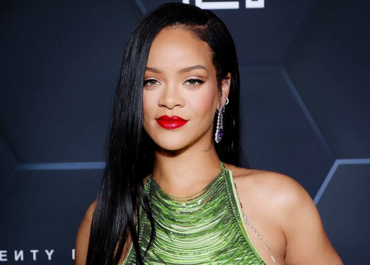 Rihanna y recibió una millonaria fortuna por su show en la boda del hijo del hombre más rico de India