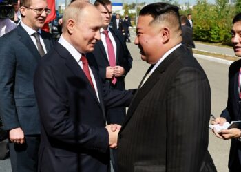 Corea del Sur aseguró que Kim Jong-un le envió 7.000 contenedores de municiones norcoreanas a Rusia