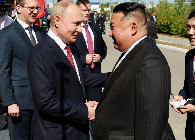 Corea del Sur aseguró que Kim Jong-un le envió 7.000 contenedores de municiones norcoreanas a Rusia
