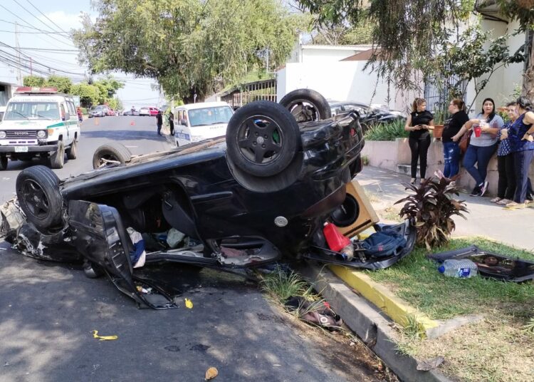 Accidente de tránsito deja un lesionado en San Salvador