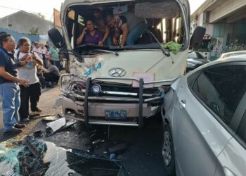 Varios lesionados en accidente de tránsito frente a MOLSA, sobre el bulevar del Ejército