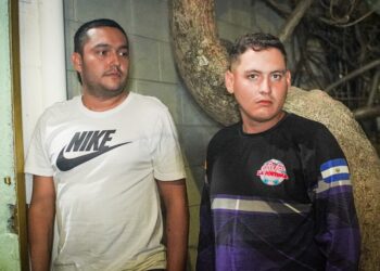 Allanan vivienda de extranjeros acusados de lavado de dinero en Apopa