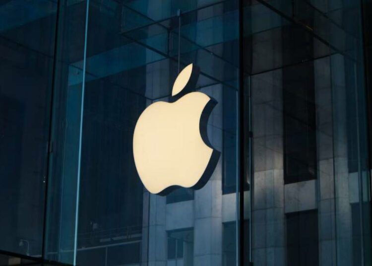 La Unión Europea multa a Apple con 1.800 millones de euros