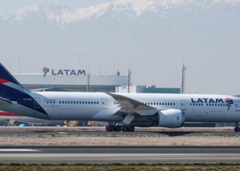 Un avión de Latam sufrió una falla técnica que dejó al menos 50 heridos