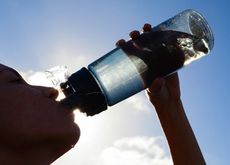 ¿Cuánta agua hay que tomar por día? Mitos y verdades sobre los 8 vasos para mantenerse hidratado