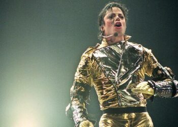 El director del documental “Leaving Neverland” criticó con dureza la próxima biopic de Michael Jackson