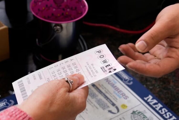 Premio de Powerball asciende a 975 millones de dólares