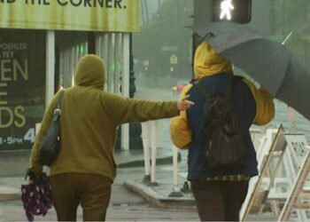 Tormentas golpean Estados Unidos de costa a costa con frío, apagones y accidentes