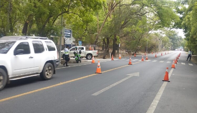 Verifican que conductores porten documentos en regla y no se encuentren en estado de ebriedad