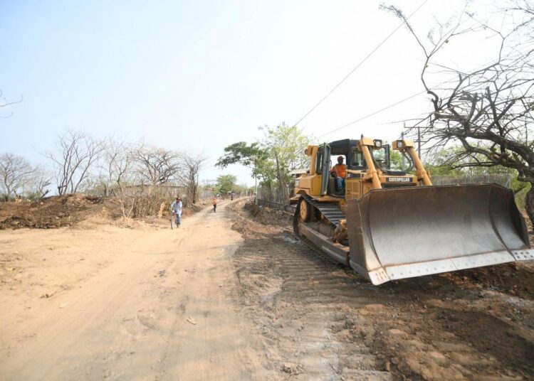 MOP anuncia caducidad de contrato y cobro de fianza a empresa que pavimentaría carretera en Ahuachapán