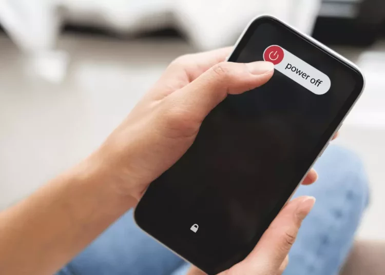 ¿Cada cuanto tiempo se debe apagar un teléfono móvil?