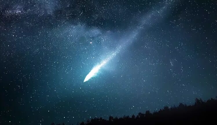 Cometa Diablo puede ser visto al amanecer y al anochecer