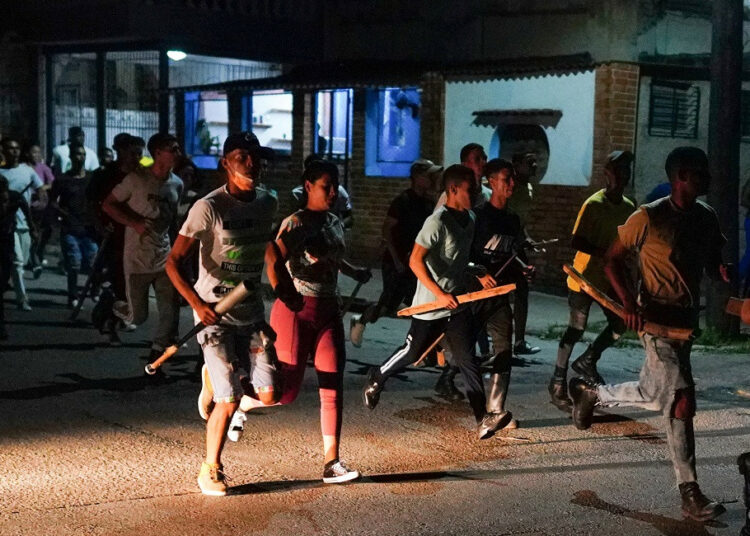 Por las protestas el gobierno cubano cortó las comunicaciones y bloqueó la señal de internet