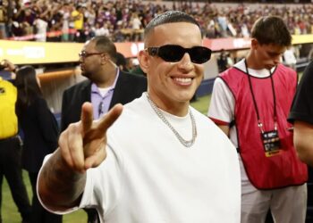 Daddy Yankee da testimonio de vida en iglesia “Refugiados en su Presencia”