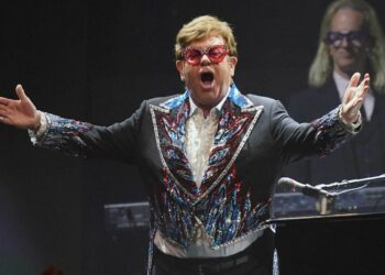 Pese a de decir adiós a las giras, Elton John trabaja en nueva música