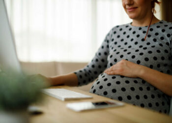 Ministro Rolando Castro: El Salvador tiene normativa que protege a trabajadoras embarazadas