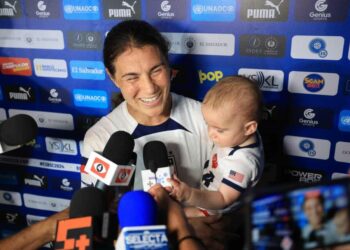 Samantha Witteman viajó junto a su hijo Noah para participar en El Salvador Soccer Beach Cup 2024