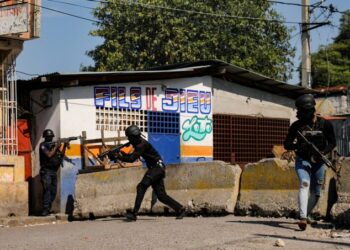 Ataques, saqueos e incendios agitan Puerto Príncipe