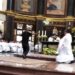 VIDEO | Hombre descalzo irrumpe misa crismal en Catedral Metropolitana y genera confusión entre feligreses