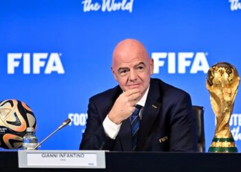 Infantino y la FIFA se oponen a la expulsión temporal en el fútbol