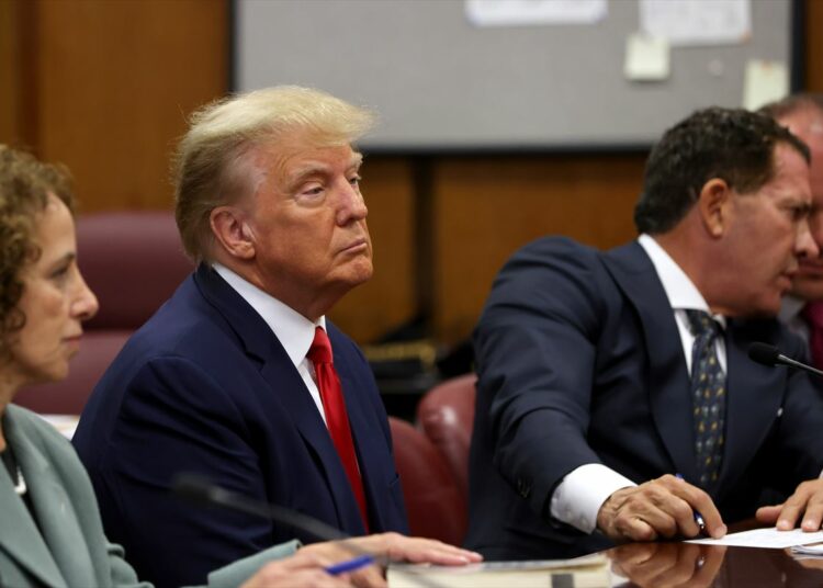 Juez posterga el juicio contra Donald Trump donde está acusado de pagar a cambio de silencio