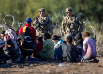 El Tribunal Supremo de Estados Unidos frena estricta ley de Texas contra la inmigración