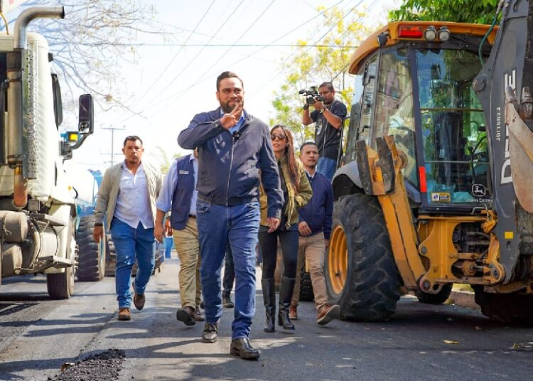 Alcalde Mario Durán verifica recarpeteo de 250 calles de San Salvador