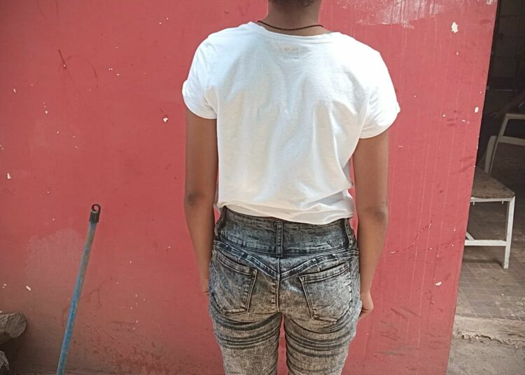 Localizan a una menor de edad exhibiéndose en fotografías con señas asociadas a estructura criminales