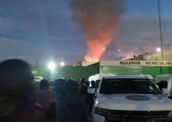 Reclusos se amotinan y causan incendio en penal de La Pila en San Luis Potosí, México