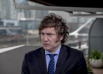 Milei critica rechazo de Senado a decreto que desregula la economía argentina, dice seguirá con reformas