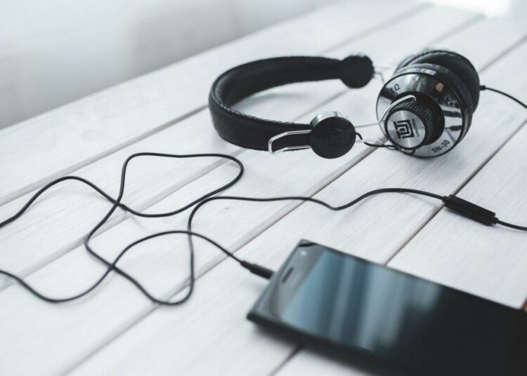 Las canciones se vuelven más «simples» y «negativas», según estudio